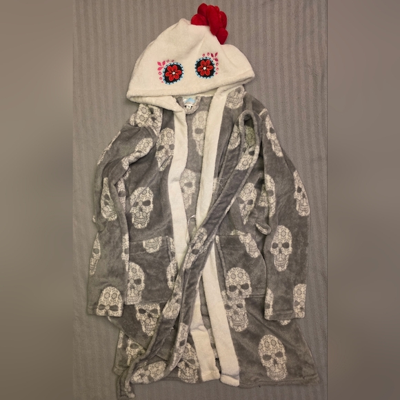 Gray Skull Patterned Hooded Robe - Picture 1 of 1